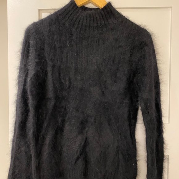 Club Monaco Sweaters - Club Monaco NWT VINTAGE Angora Sweater Size L